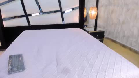 ariannarussell1 online show from 09.16.25