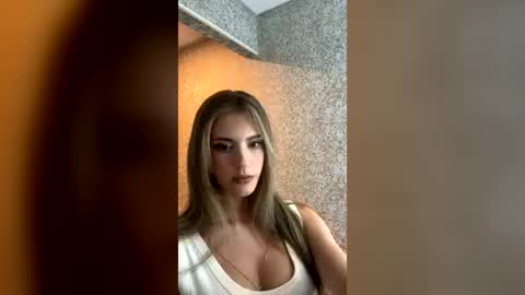 Snapshot of ariavey chatting on 07.22.26 Aria online show from 07.22.26
