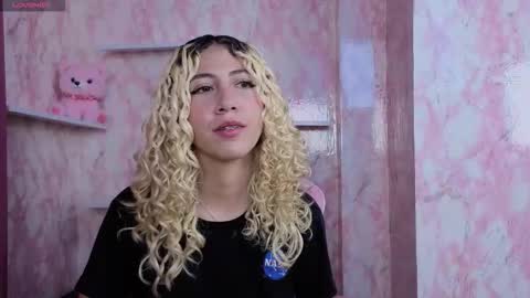 Ari Bunnie  online show from 12.21.25