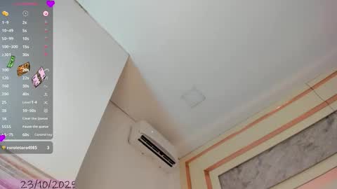 Snapshot of ariel_versace chatting on 10.23.25 ARIEL online show from 10.23.25