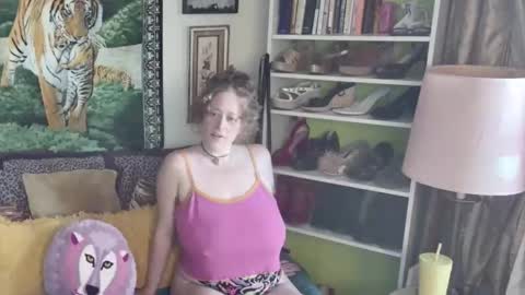 Arielle Ari online show from 11.10.25