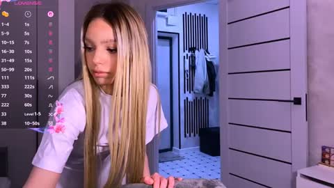 Snapshot of arielarlt chatting on 05.11.26 Ase online show from 05.11.26