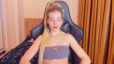 Snapshot of ariellablonde chatting on 01.20.25 AriellaBlonde online show from 01.20.25