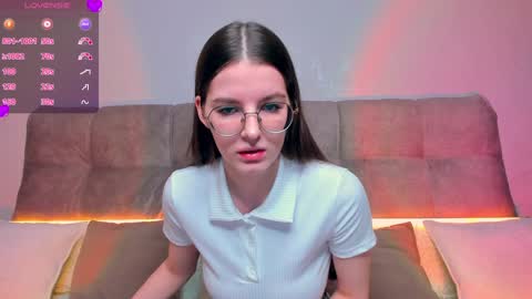 Snapshot of ariellateska chatting on 12.18.24 Ariella online show from 12.18.24