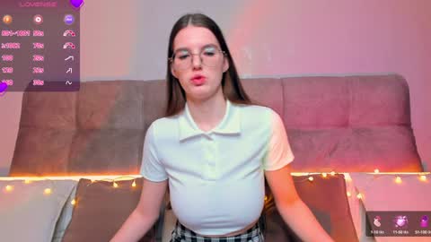 Snapshot of ariellateska chatting on 12.22.24 Ariella online show from 12.22.24