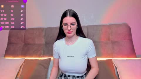 Snapshot of ariellateska chatting on 01.17.25 Ariella online show from 01.17.25