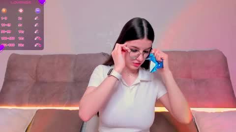 Snapshot of ariellateska chatting on 02.18.25 Ariella online show from 02.18.25