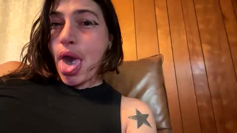 ariel  colin when hes here online show from 10.20.25