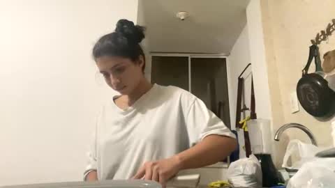 Snapshot of aries_plays chatting on 11.10.25 aries_plays online show from 11.10.25