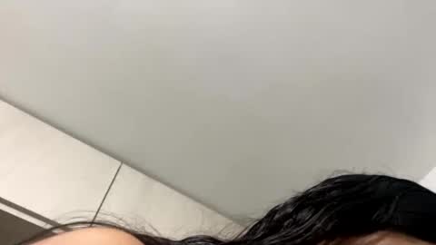 Snapshot of aries_plays chatting on 11.25.25 aries_plays online show from 11.25.25