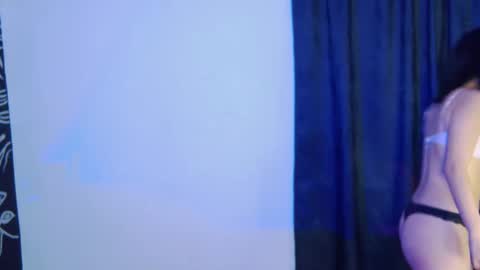 Snapshot of arii_moon chatting on 10.28.25 Ari online show from 10.28.25