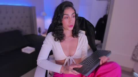 Snapshot of arikohler chatting on 12.13.24 AriKohler online show from 12.13.24