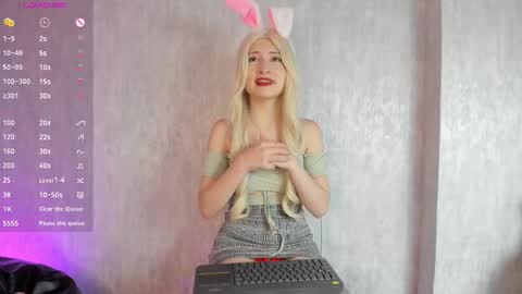 Snapshot of arimonoban chatting on 10.13.25 Ariel online show from 10.13.25