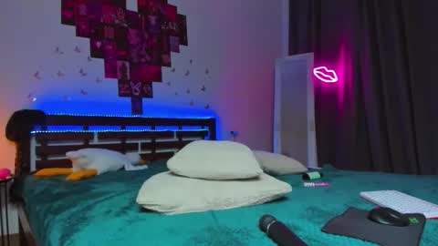 Ari online show from 10.18.25