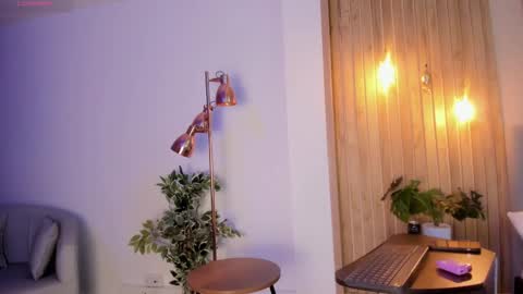 Snapshot of arirobert_ chatting on 10.07.25 Ari Robert online show from 10.07.25