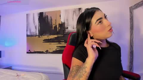 Snapshot of arirobert_ chatting on 10.27.25 Ari Robert online show from 10.27.25