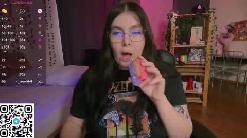 Snapshot of arizonaa_muse chatting on 02.15.26 Astrid online show from 02.15.26