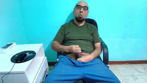 Snapshot of arnelux72 chatting on 10.26.25 arnelux72 online show from 10.26.25