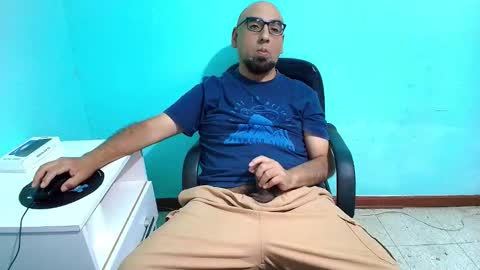 Snapshot of arnelux72 chatting on 10.27.25 arnelux72 online show from 10.27.25