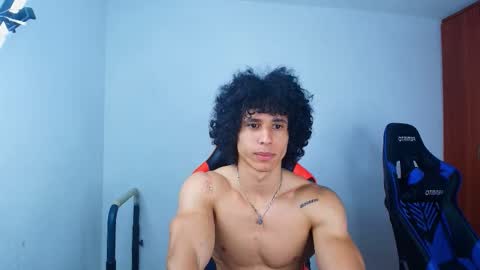 Snapshot of arnold_black69 chatting on 09.19.25 arnold black online show from 09.19.25