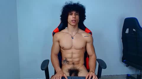 Snapshot of arnold_black69 chatting on 10.10.25 arnold black online show from 10.10.25