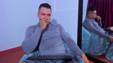 Snapshot of arnold_fit_hot98 chatting on 12.12.24 Arnold fit hot98 online show from 12.12.24