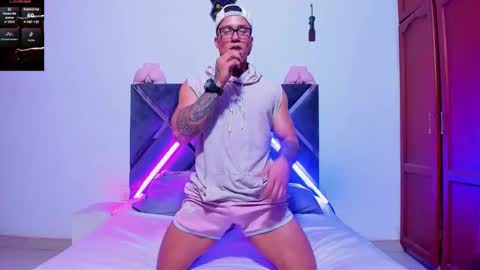 Snapshot of arnold_fit_hot98 chatting on 11.12.25 Arnold fit hot98 online show from 11.12.25