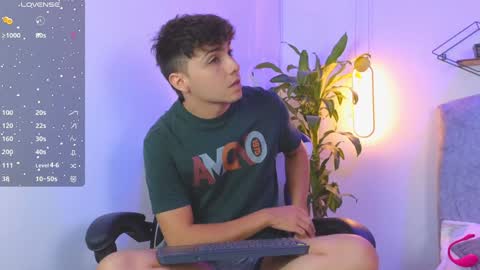 Snapshot of aron__cooper chatting on 02.07.25 aron__cooper online show from 02.07.25
