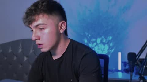 Snapshot of aron__cooper chatting on 02.24.25 aron__cooper online show from 02.24.25