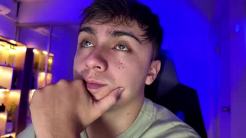 Snapshot of aron__cooper chatting on 09.18.25 aron__cooper online show from 09.18.25