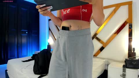 Aron cruz  online show from 04.13.26