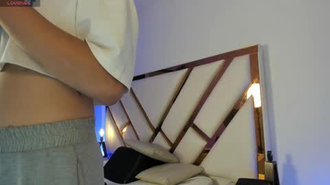 Aron cruz  online show from 05.15.26