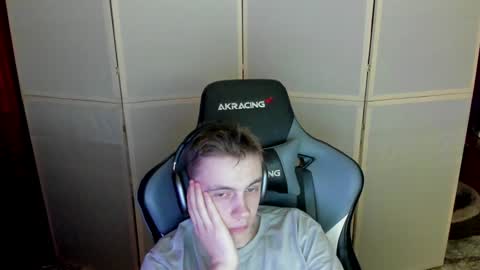 Snapshot of aron_neall chatting on 12.03.24 biggest penis  online show from 12.03.24