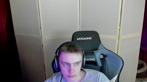 Snapshot of aron_neall chatting on 12.03.24 biggest penis  online show from 12.03.24