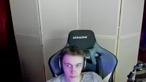 Snapshot of aron_neall chatting on 12.03.24 biggest penis  online show from 12.03.24