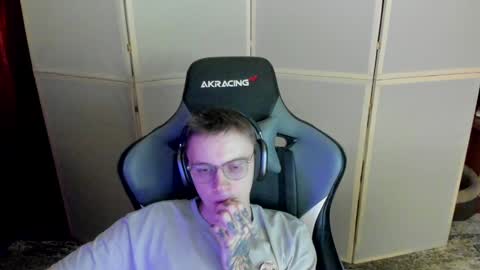 Snapshot of aron_neall chatting on 12.04.24 biggest penis  online show from 12.04.24