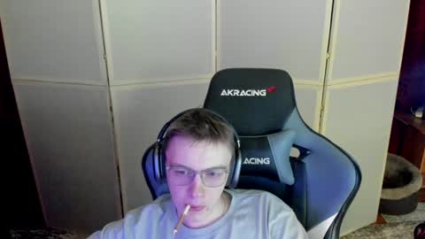Snapshot of aron_neall chatting on 12.05.24 biggest penis  online show from 12.05.24