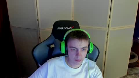 Snapshot of aron_neall chatting on 12.13.24 biggest penis  online show from 12.13.24