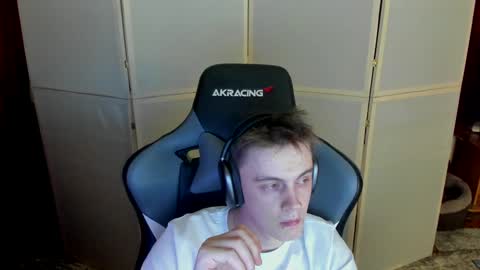 Snapshot of aron_neall chatting on 12.13.24 biggest penis  online show from 12.13.24