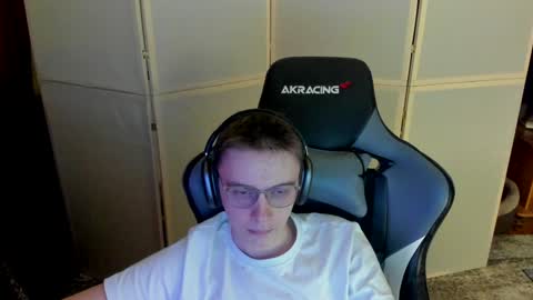 Snapshot of aron_neall chatting on 12.14.24 biggest penis  online show from 12.14.24