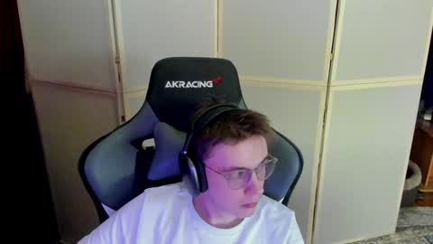 Snapshot of aron_neall chatting on 12.14.24 biggest penis  online show from 12.14.24