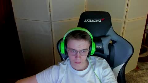Snapshot of aron_neall chatting on 12.15.24 biggest penis  online show from 12.15.24