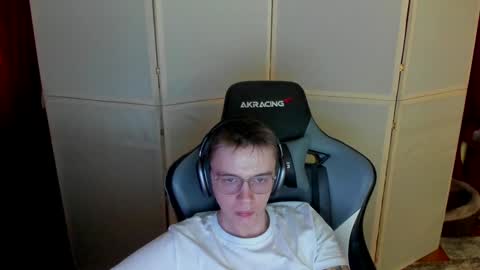 Snapshot of aron_neall chatting on 12.15.24 biggest penis  online show from 12.15.24