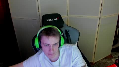 Snapshot of aron_neall chatting on 12.16.24 biggest penis  online show from 12.16.24