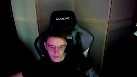 Snapshot of aron_neall chatting on 12.22.24 biggest penis  online show from 12.22.24