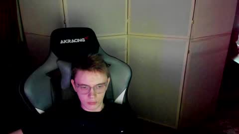 Snapshot of aron_neall chatting on 12.23.24 biggest penis  online show from 12.23.24