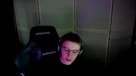 Snapshot of aron_neall chatting on 12.24.24 biggest penis  online show from 12.24.24