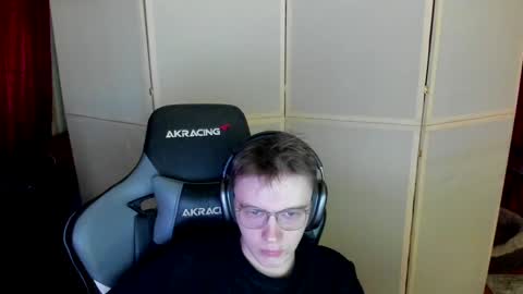 Snapshot of aron_neall chatting on 12.25.24 biggest penis  online show from 12.25.24