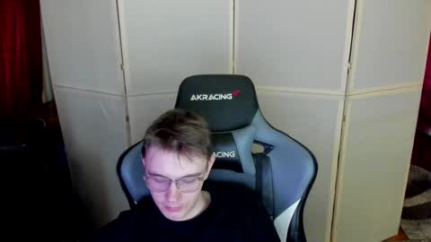 Snapshot of aron_neall chatting on 12.27.24 biggest penis  online show from 12.27.24