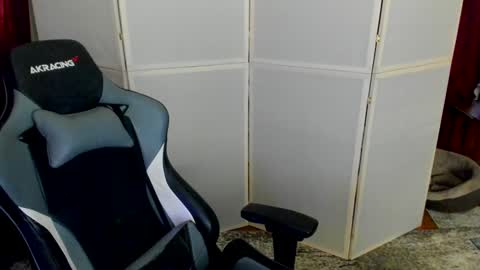 Snapshot of aron_neall chatting on 12.29.24 biggest penis  online show from 12.29.24